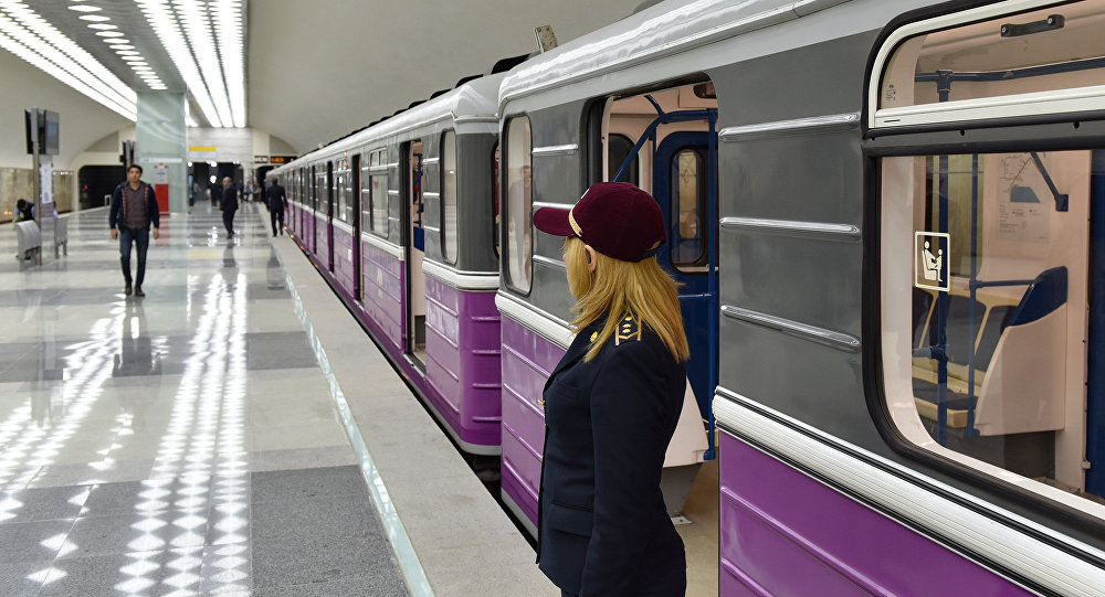 Bakı metrosunda daha bir sərnişin qatarın yoluna çıxdı – AÇIQLAMA