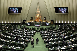 İran parlamentində dava düşüb – Deputatlar ayağa qalxdı – VİDEO