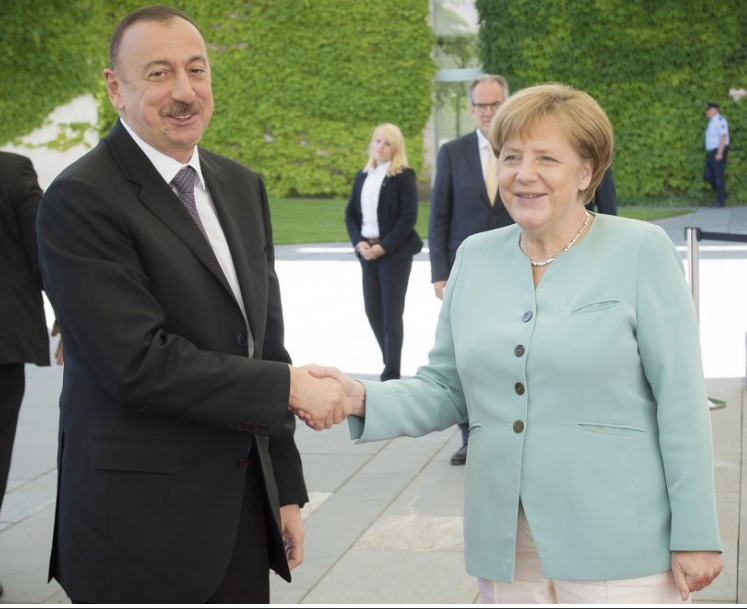 Angela Merkel Prezident İlham Əliyevi təbrik edib