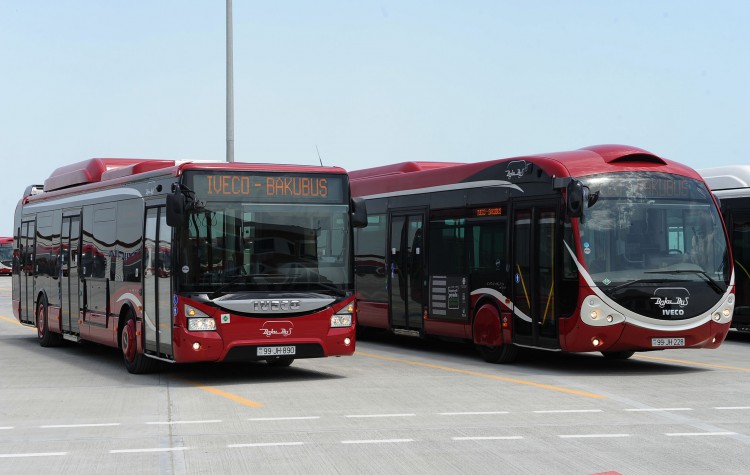 Bakıda avtobusda faciə – Sərnişin qadın keçinib – FOTO