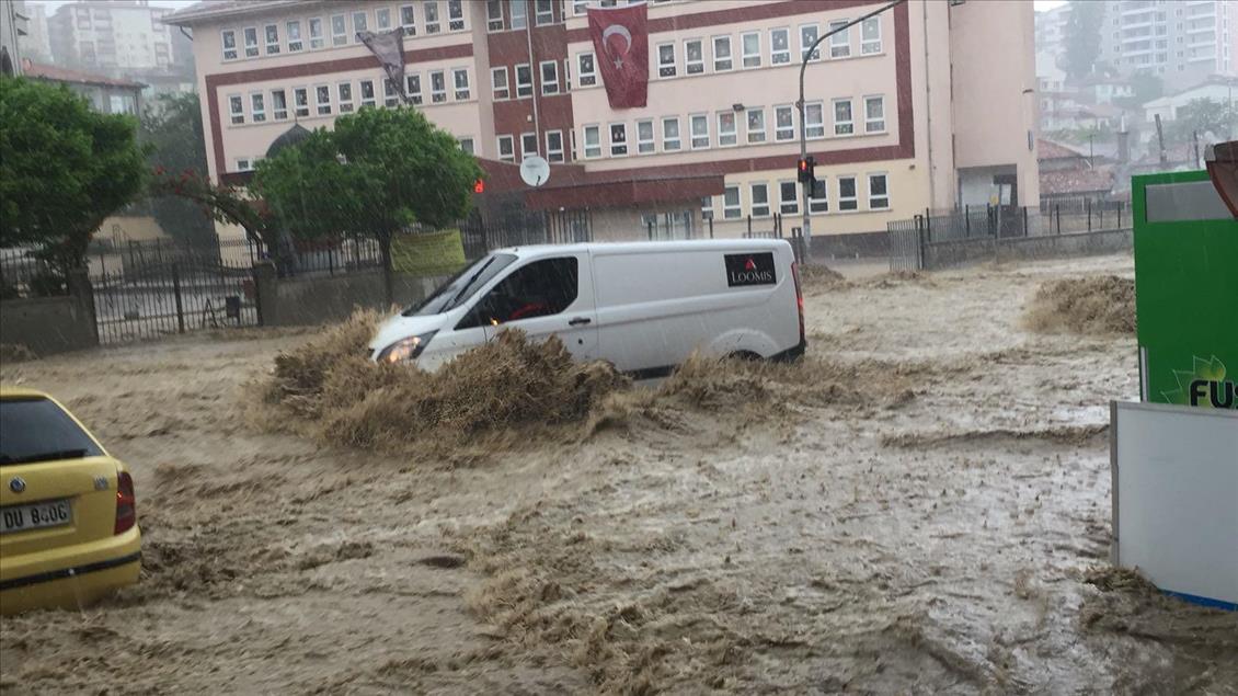 Türkiyədə sel fəlakəti – Xəsarət alanlar var – FOTO