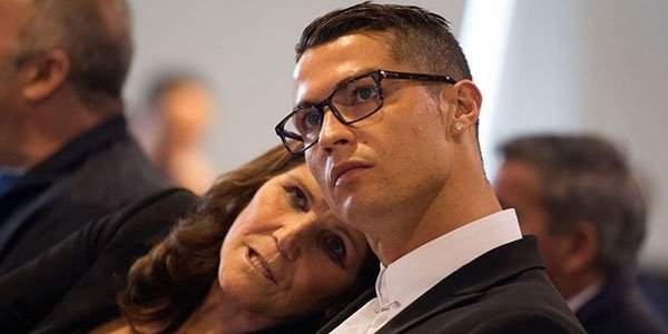 Ronaldonun anası: “Bizim evdə Messidən danışmaq qadağandı”
