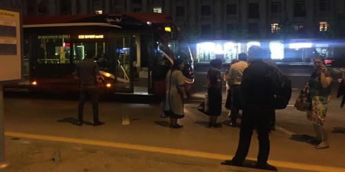“Bakubus”un sürücüsü döyüldü: 25 qəpiyə görə – VİDEO