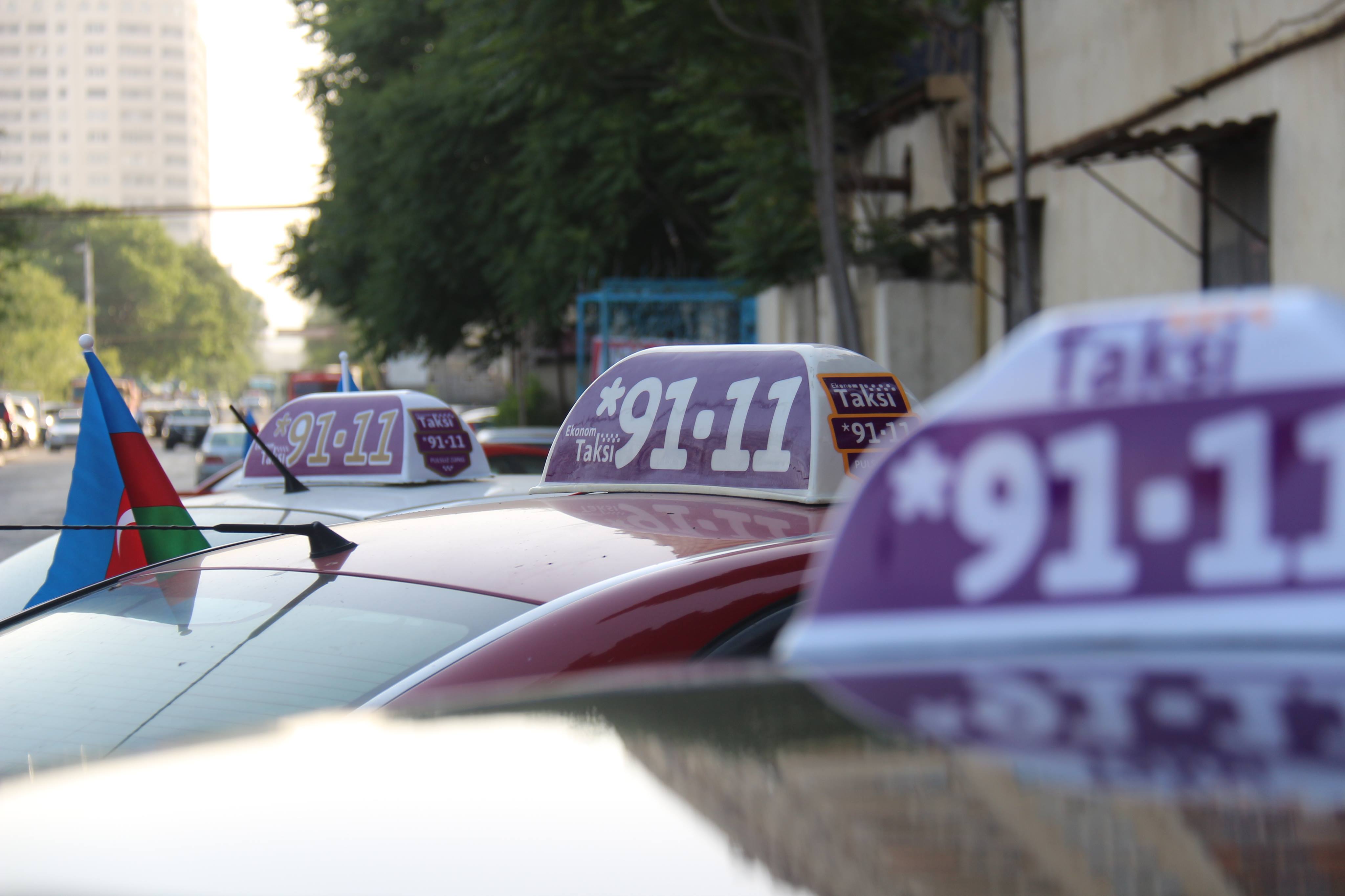*9111-dan möhtəşəm aksiya – Taksilər bayraqlara büründü – VİDEO