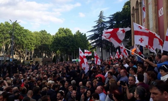 Tbilisidə etiraz aksiyasında gərginlik yaşanıb — Saxlanılanlar var