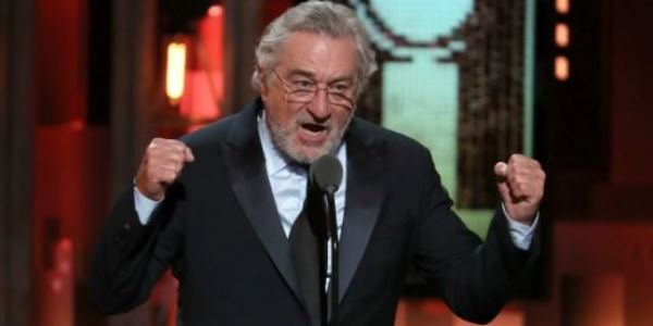 Robert De Niro canlı yayımda Trampı söydü: “Trampın…”