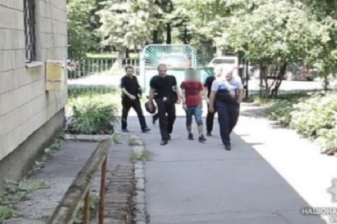 DƏHŞƏT: Azərbaycanlı ər-arvad 4 yaşlı qızlarını pornoya çəkib