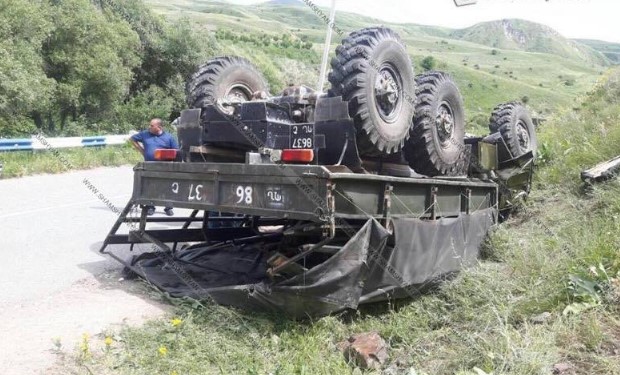 Ermənistanda hərbi avtomobil qəzaya uğrayıb — 6 ağır yaralı var