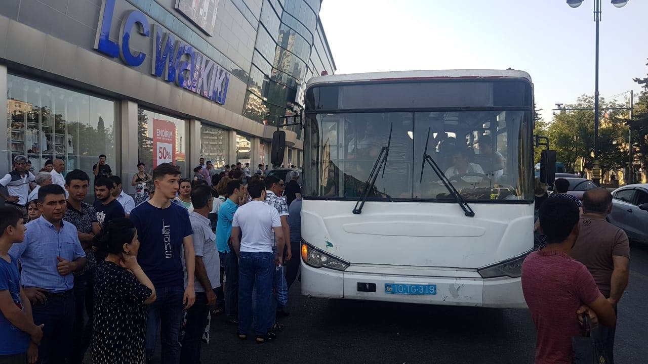 Bakıda sərnişinlər avtobus tapa bilmir – AÇIQLAMA