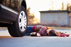 Əmircanda qadın sürücü piyadanı vuraraq öldürüb