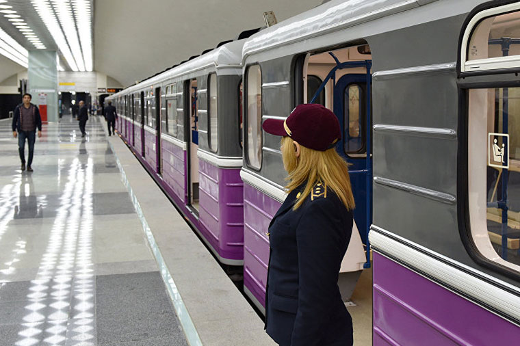 Bakı metrosunda faciə – Qatar adam vurdu
