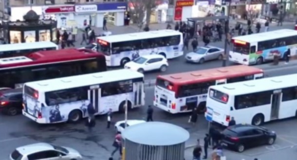 Bakıda avtobusa hücum edilib…