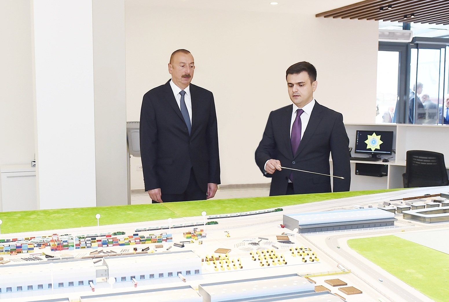 Prezident Abşeron Logistika Mərkəzinin açılışında – YENİLƏNİB