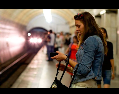 Bakı metrosunda qatarda yatan sərnişinə qarşı əxlaqsız hərəkət – FOTO – RƏSMİ