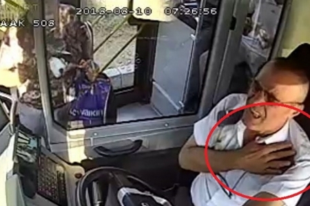 İnfarkt keçirən avtobus sürücüsü bu addımı ilə ölkədə qəhrəman oldu – VİDEO