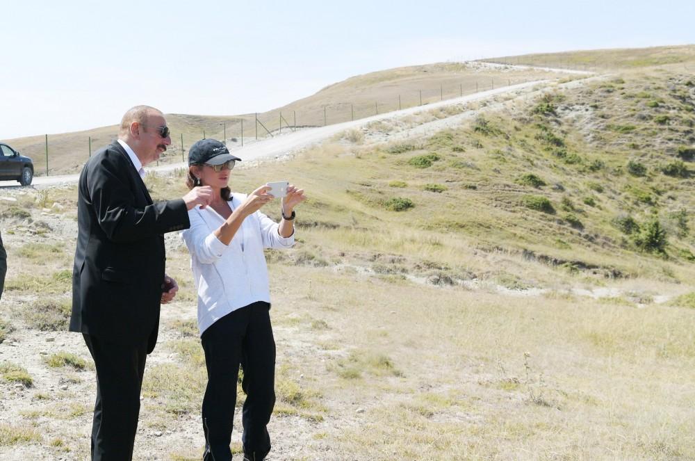 Prezident və birinci xanım Mehriban Əliyeva Şamaxı Safari Parkında