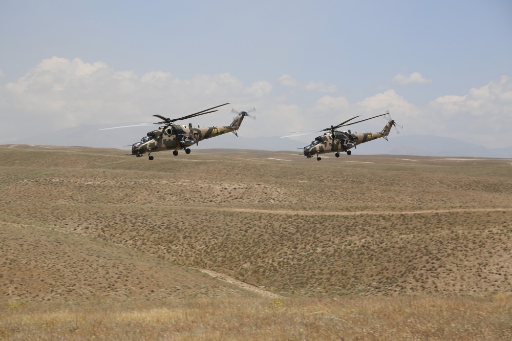 Naxçıvanda döyüş helikopterləri havaya qalxdı