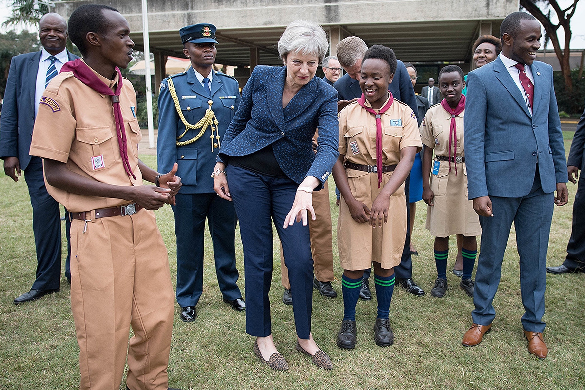 Theresa May Keniyada rəqs edib – VİDEO