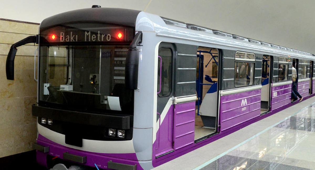 Bakı metrosunda faciə – Kişi keçmiş arvadını bıçaqladı