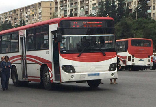 Bakıda avtobusda dava düşdü – VİDEO