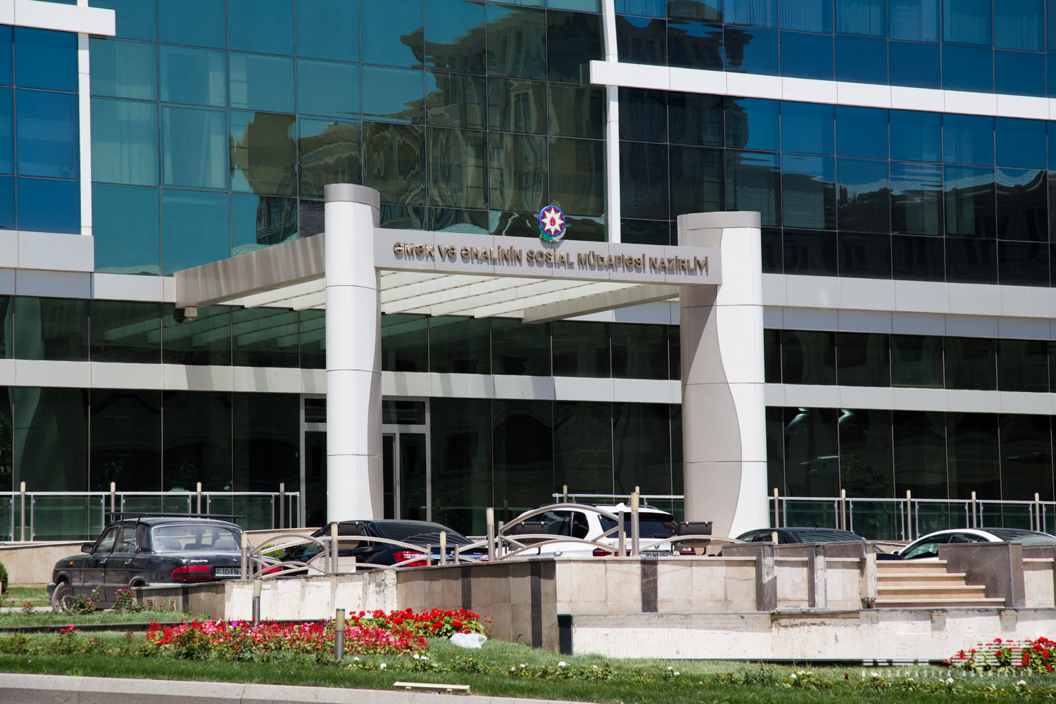 Azərbaycanda yüksək vəzifəli məmurlar həbs olundu