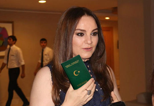 Məlahət Abbasovaya diplomatik pasport verilib – “Bu pasportu alan tək sənət adamıyam”