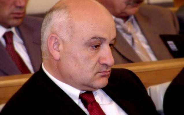 Ermənistanda eks-deputat həmkarını güllələyib intihar etdi
