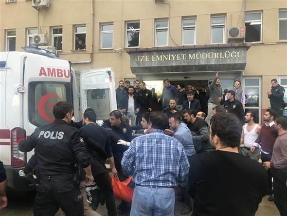 Türkiyədə polis rəisi güllələnərək öldürülüb, 2 cangüdəni yaralanıb