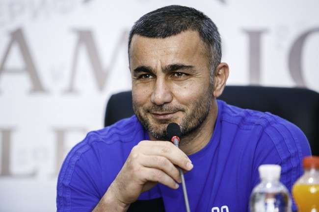 Qurban Qurbanov ardıcıl doqquzuncu dəfə ilin futbol məşqçisi seçildi