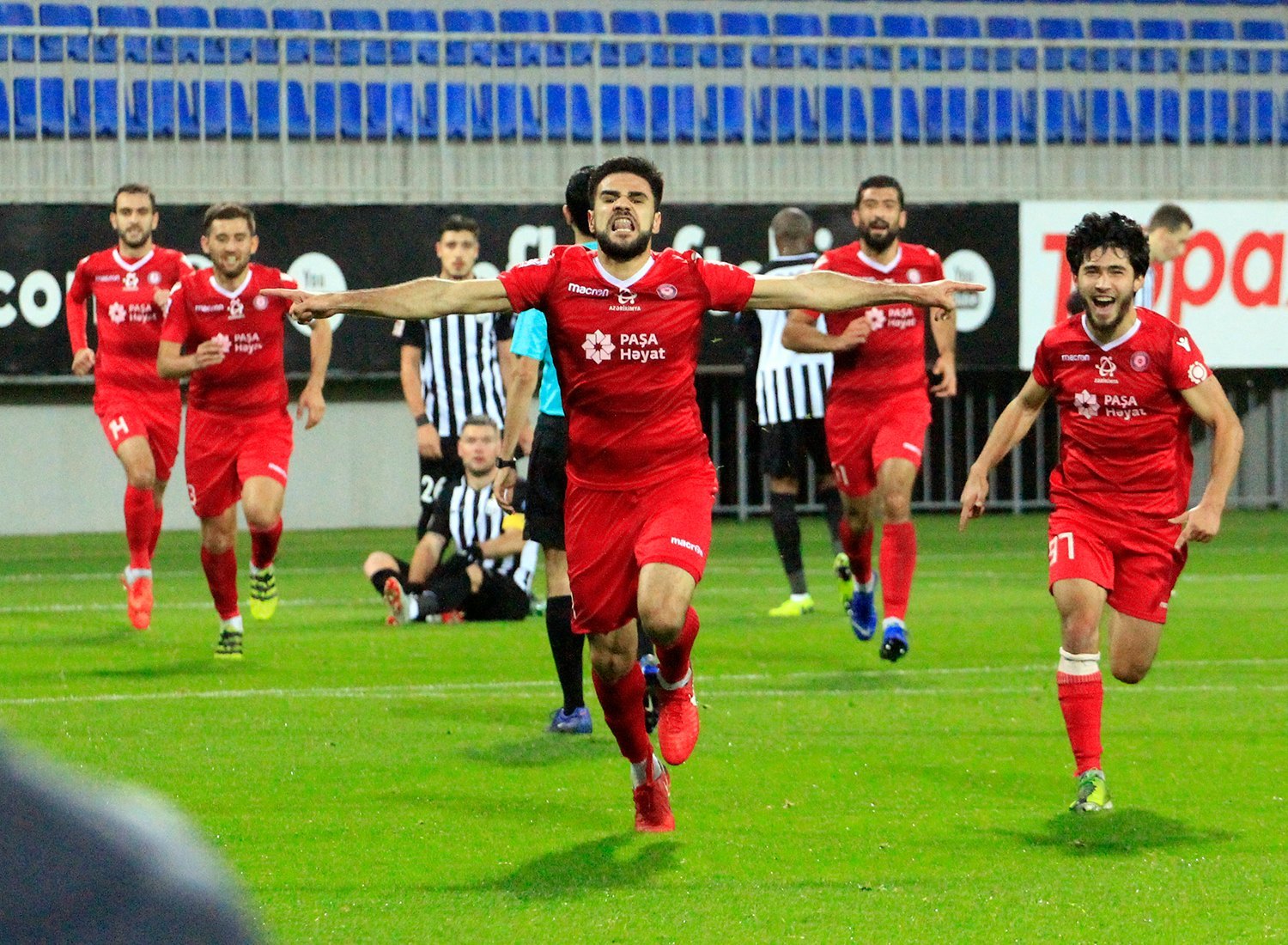 Azərbaycan millisinin futbolçusu bir aylıq sıradan çıxıb
