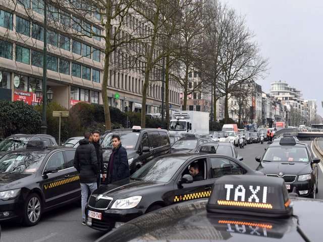 Brüsseldə Uber taksiləri qadağan olundu
