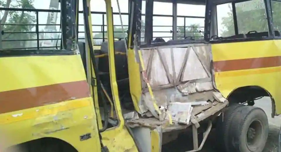 Hindistanda məktəb avtobusunun dərəyə yuvarlanması nəticəsində 7 nəfər ölüb