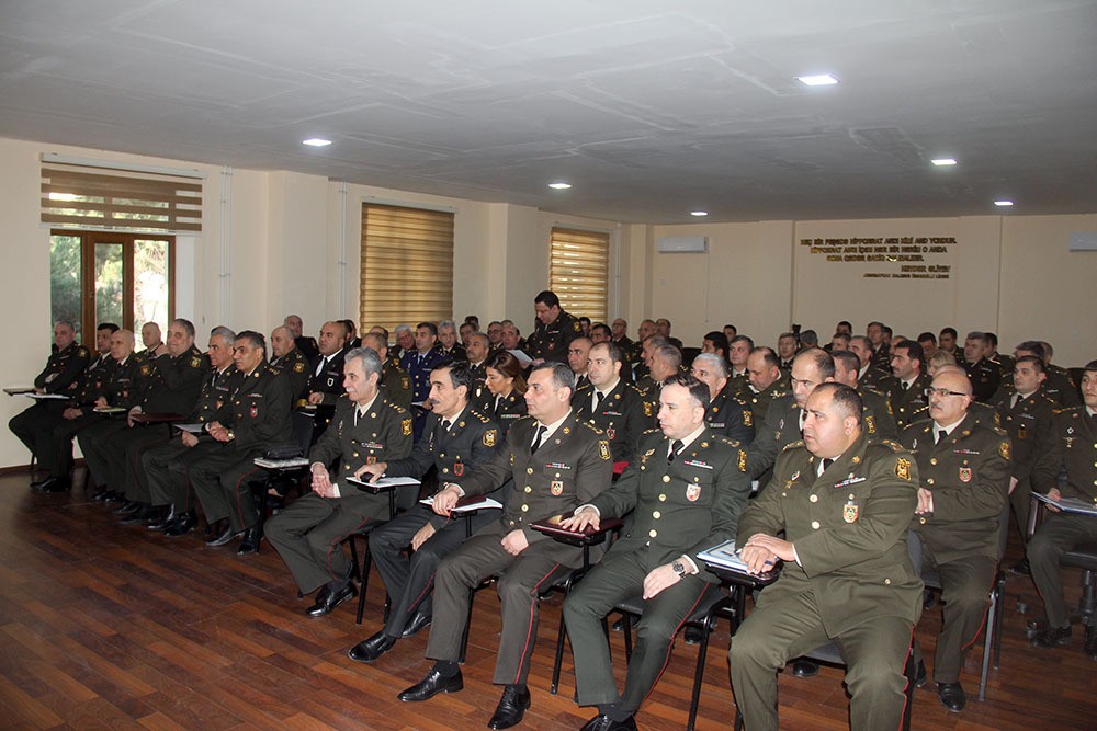 Azərbaycan Ordusunun tibb xidmətinin rəhbər heyəti ilə toplantı keçirilib