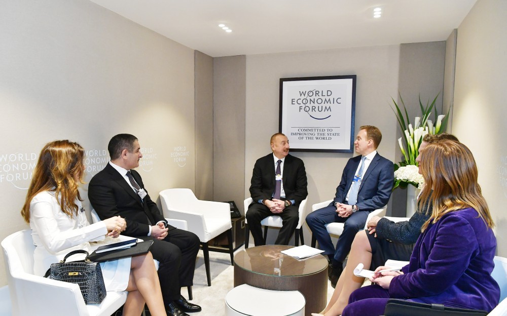 İlham Əliyev Davosda Dünya İqtisadi Forumunun prezidenti ilə görüşüb