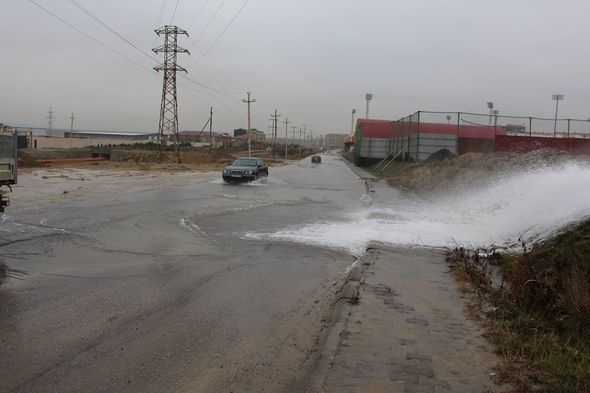 Masazırı su basdı - FOTO