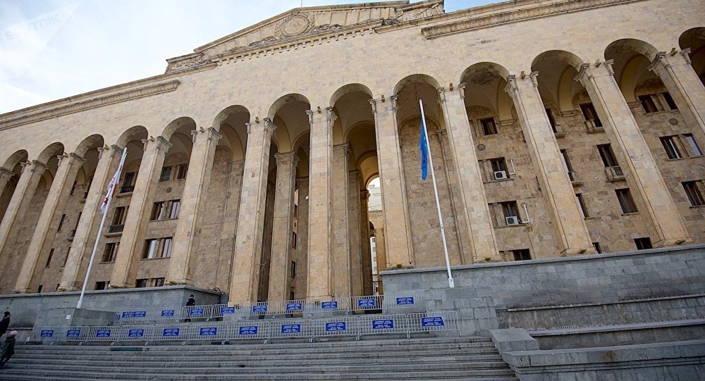 Gürcüstan parlamentində Qarabağ separatçısına büstün qoyulmasına etiraz edilib