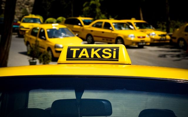 Abşeronda taksi sürücüsünün avtomobilini qaçıran şəxs həbs edilib