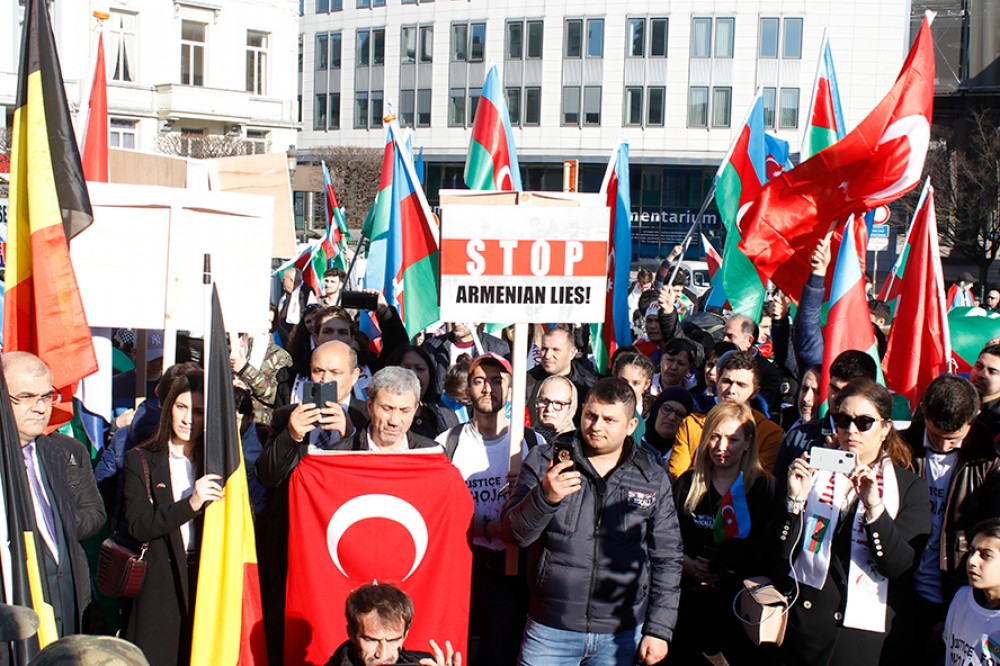 Avropa azərbaycanlıları Brüsseldə izdihamlı Qarabağ mitinqi keçirib – FOTO