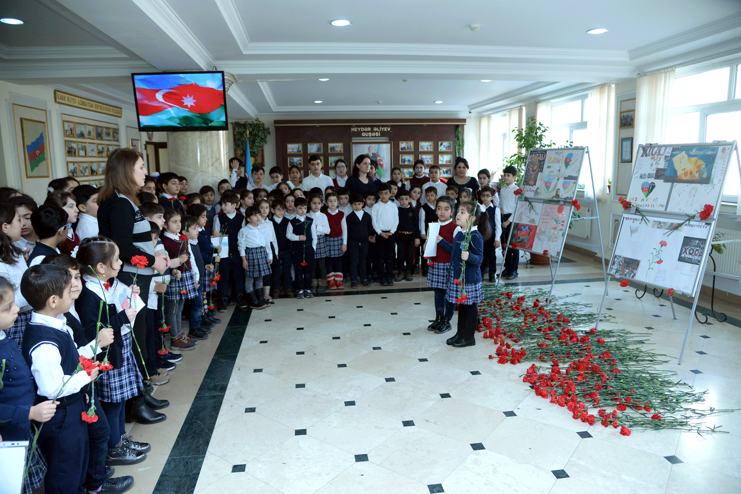 Bu gün ilk dərslər Xocalı soyqırımına həsr edilib
