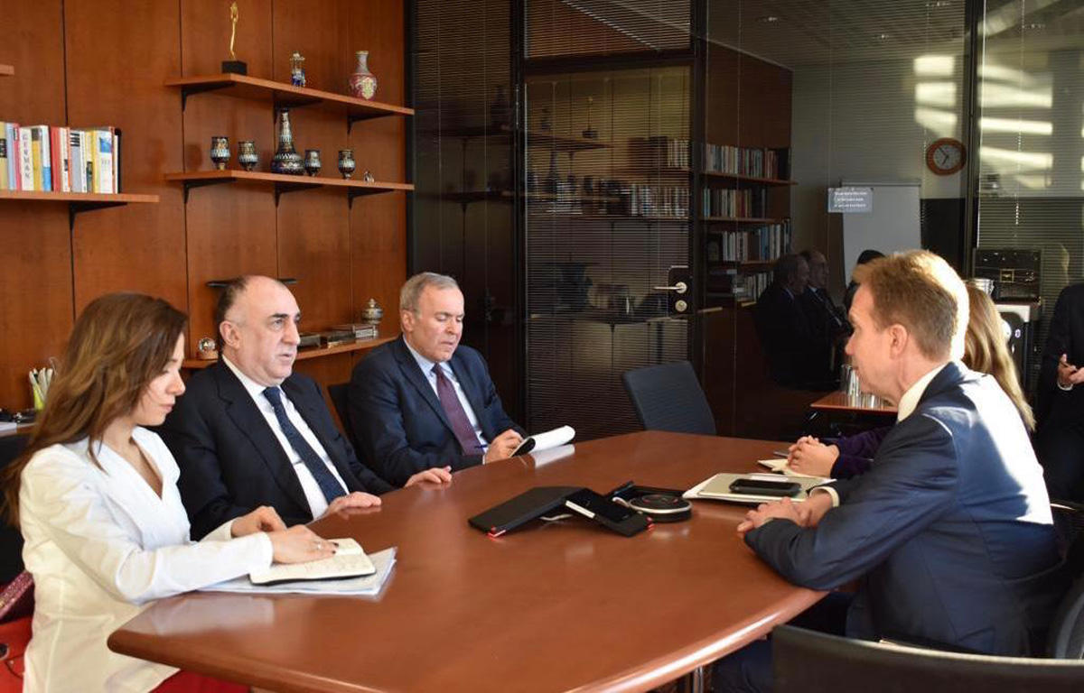 Elmar Məmmədyarov Dünya İqtisadi Forumunun prezidenti ilə görüşüb