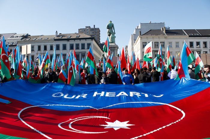 Avropa azərbaycanlıları Brüsseldə izdihamlı Qarabağ mitinqi keçirib - FOTO