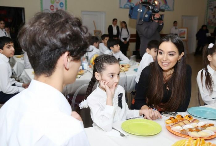 Heydər Əliyev Fondunun vitse-prezidenti Leyla Əliyeva Suraxanı rayonundakı 2 saylı uşaq evinin sakinləri ilə görüşüb - FOTO