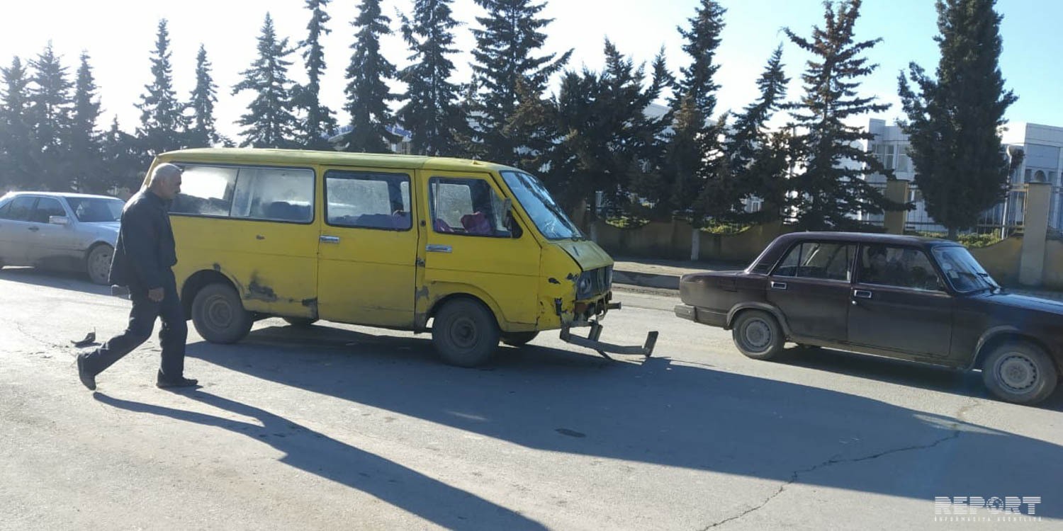 Kürdəmirdə minik avtomobili ilə mikroavtobus toqquşub