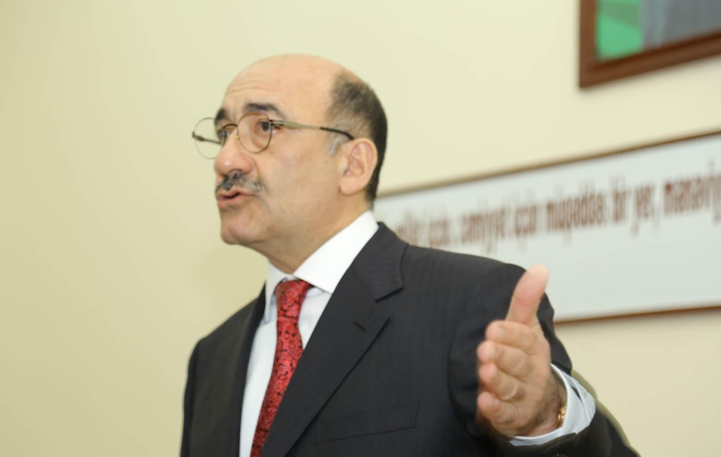 Əbülfəs Qarayev “Parni iz Baku”ya efir qadağası qoyulması ilə bağlı məsələyə münasibət bildirib