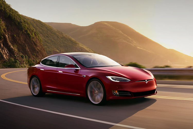 “Tesla” avtomobilləri 3% bahalaşacaq