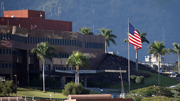 ABŞ Venesueladakı bütün diplomatlarını geri çağırır