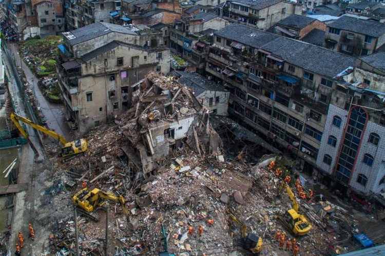 Çində bir neçə bina çöküb, ölənlər var
