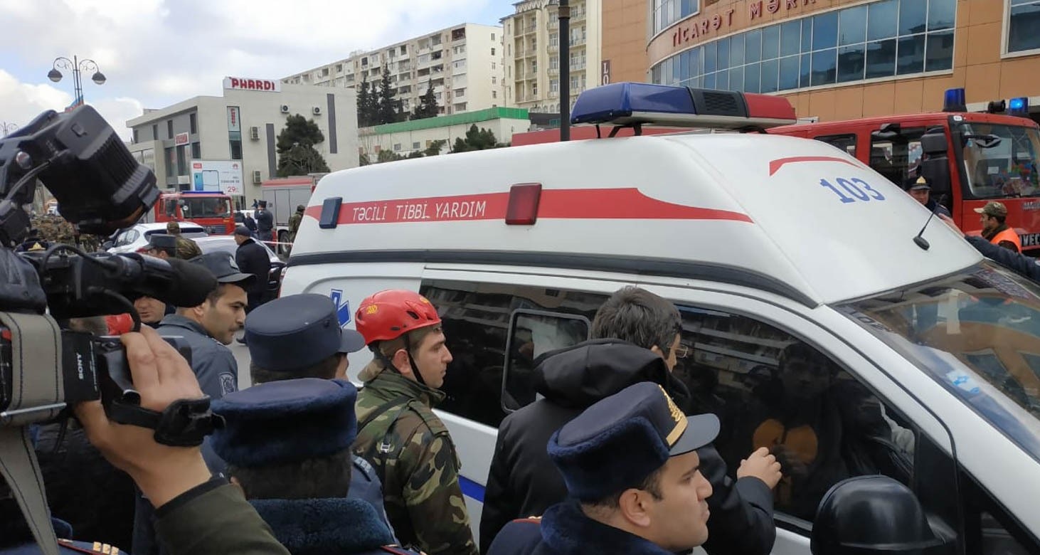 Səhiyyə Nazirliyi Bakıda ticarət mərkəzində baş verən yanğınla bağlı məlumat yayıb