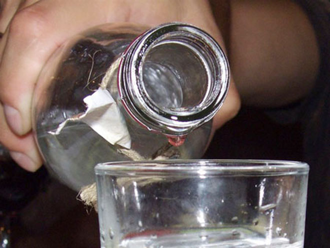 İranda spirtli içkilərdən daha 10 nəfər ölüb, 3 nəfər kor olub