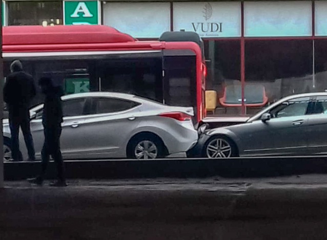 Bakıda zəncirvarı qəza baş verib